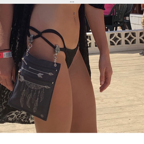 The Hip Klips cell pocket accessory, navy, 5-3/8" wide by 6-1/8" tall - Picture 2 of 5